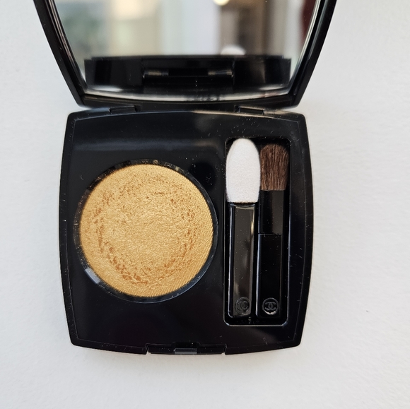 Chanel Ombre Première Longwear Powder Eyeshadow in 34 Poudre D'Or - Picture 7 of 7